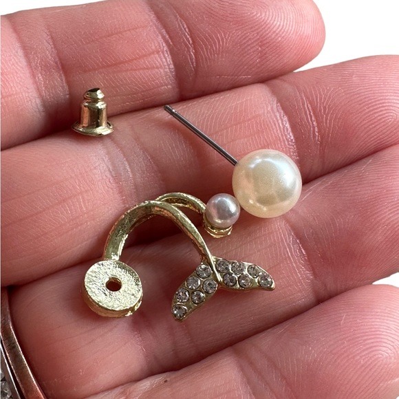 Antique Gold and Pearl Mermaid Tail Stud Earrings - Picture 3 of 4